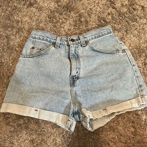 Women’s Levi’s Vintage Light Washed Cuffed Shorts